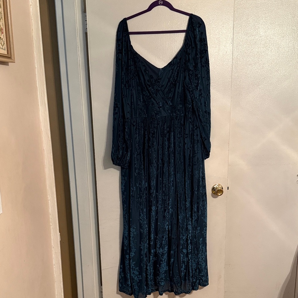 Elegant Teal Long Sleeve Crushed Velvet Dress